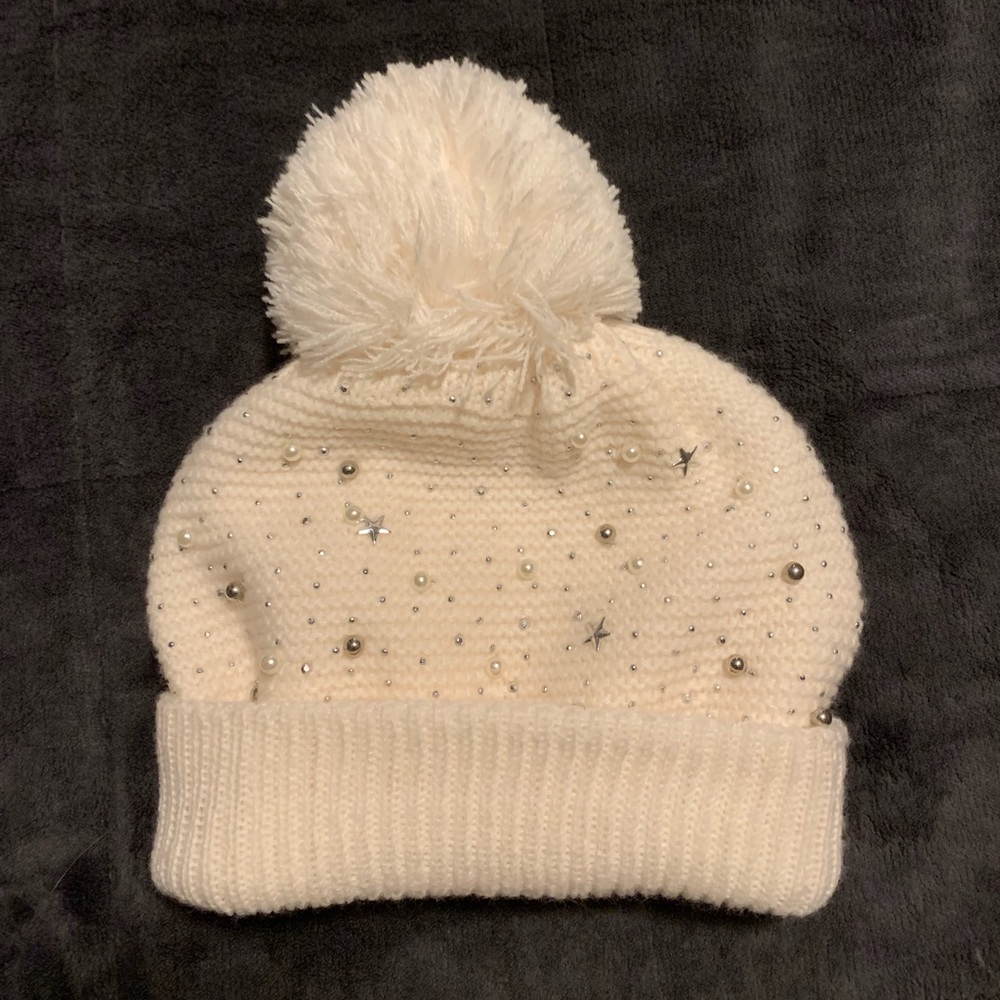 ❄️White Knitted Beanie❄️ - Picture 2 of 3